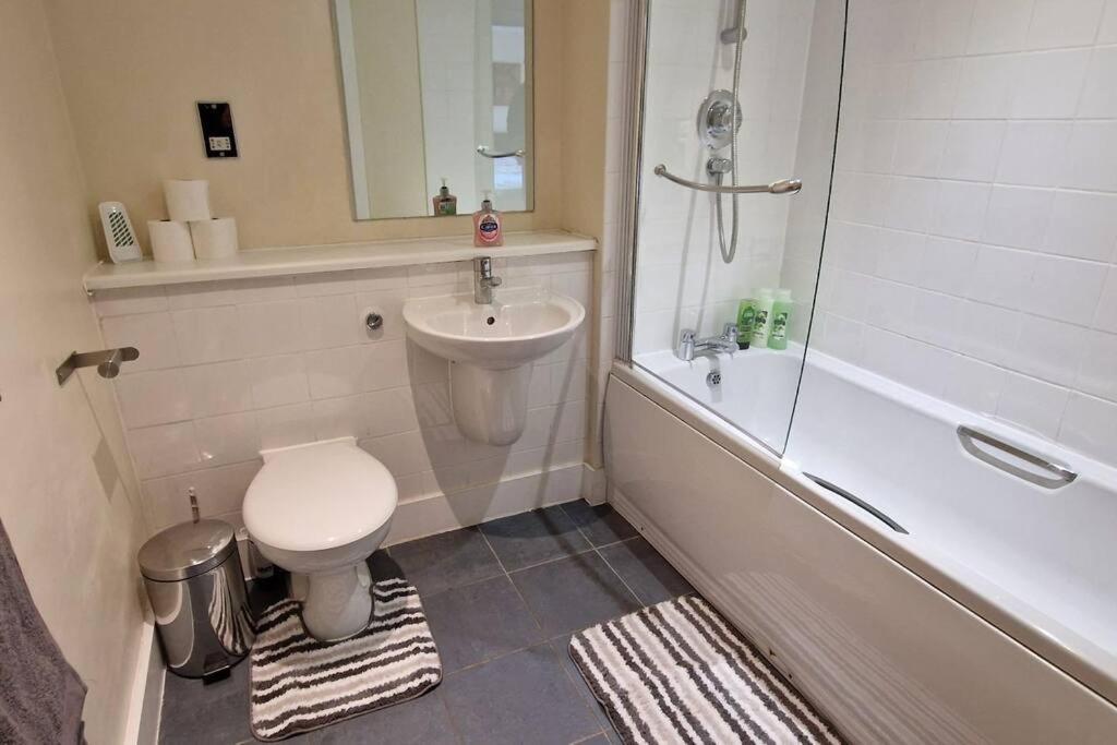 2 Bedroom Apartment Central Birmingham City Centre ภายนอก รูปภาพ